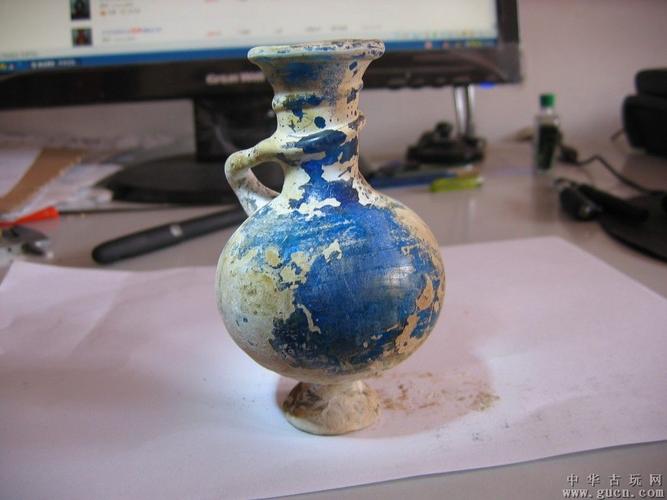 出土的琉璃瓶