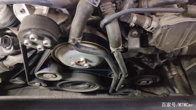 奥迪a8l发动机皮带安装图