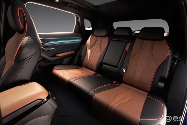 比亚迪宋plus dm-i新增深色内饰 采用赤兔棕加玄武黑配色方案