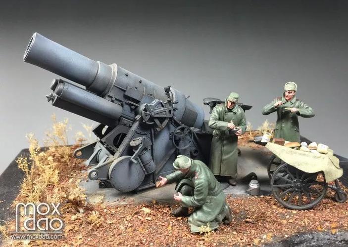 斯柯达305mm口径大炮据说是一战时的遗老,努力的在二战初期昙花一