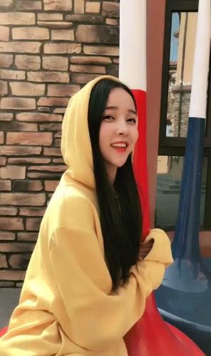 同样是别人家的女神,两个"抖音网红"惠子m哥比不过一个她
