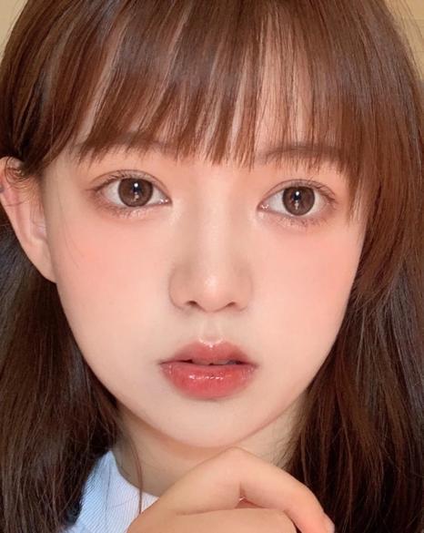 眼睛有3个特点的女生,天生就是桃花眼,别人羡慕都来不