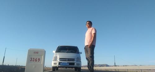 一个人一辆车,捡人!