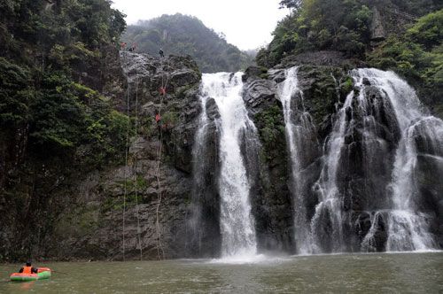 瀑布速降