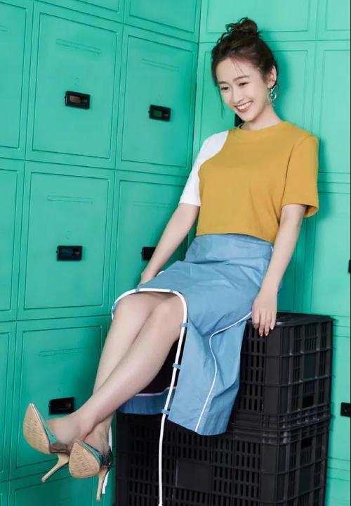 都说"严莉莉"不像28,当看到她穿的高跟鞋款式后:心里