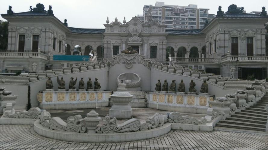 大水法(即大喷泉)是西洋楼景区海晏堂前以石龛式建筑为背景的喷泉群
