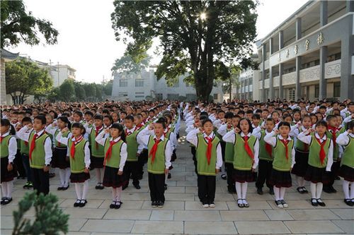 会泽县东风小学举行秋季开学典礼暨"弘扬传统文化 缔造德蕴人生"主题