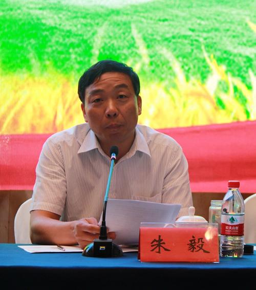 镇江市农业农村局副局长朱毅介绍镇江市现代农业发展情况.