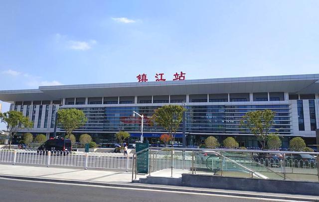 南京到镇江的火车车次太多了,一个小时都有多班,高铁动车都是20分钟