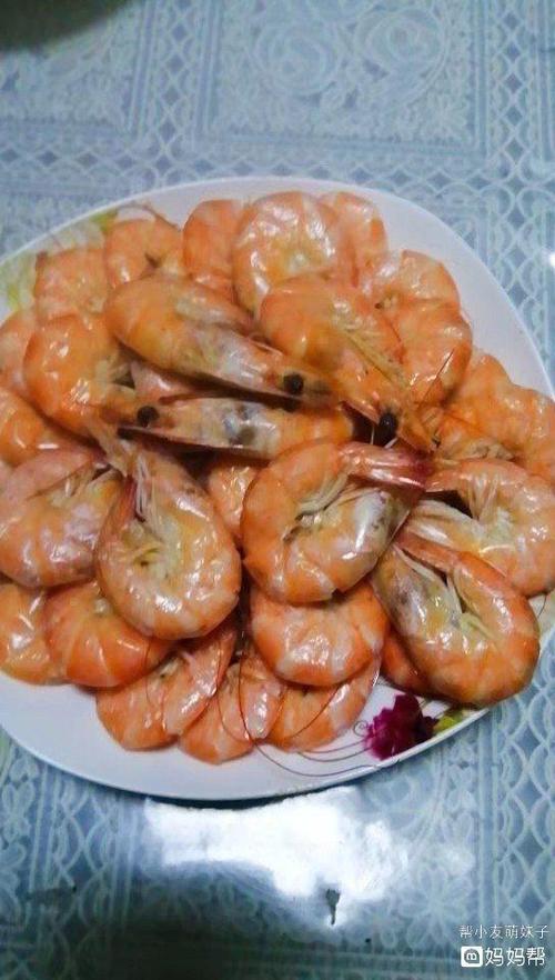 早晨一盘虾,一碗面条.吃的是不亦乐乎.