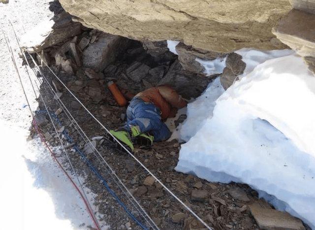 珠峰著名遇难者绿靴子20多年都无人将他搬下山这是为何