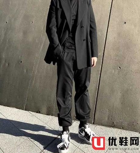 af1权志龙2.0上脚街拍图赏析 pmo x af1 权志龙2.0白色刮开是什么图案