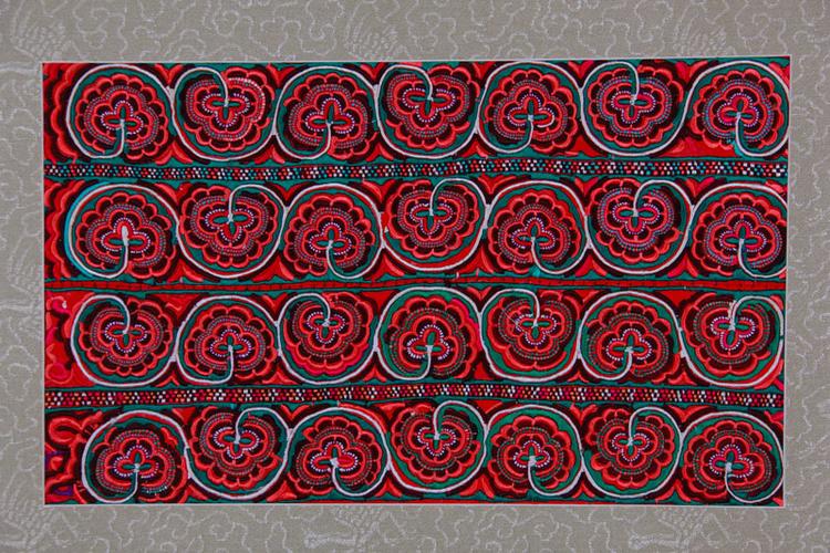 贵州关岭苗族围腰绣片