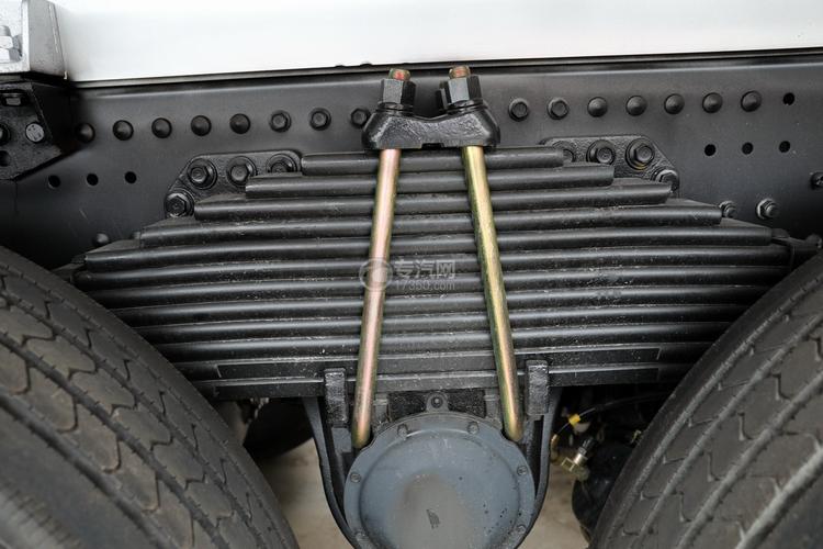 现代后双桥铝合金运油车钢板弹簧