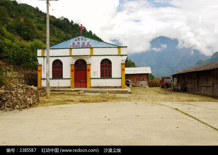 怒江州碧江老县城旁的基督教堂