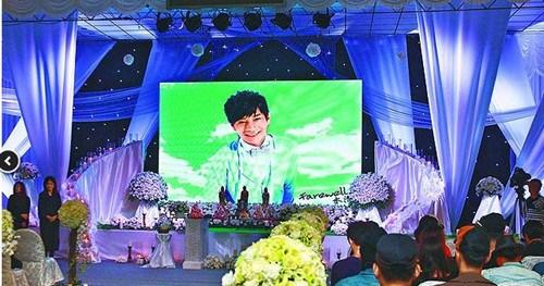 台艺人申东靖遗体告别仪式举行 张惠妹面容憔悴