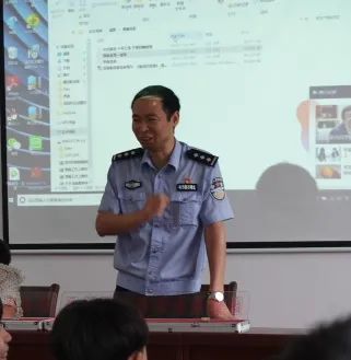 汗水铸利剑青春释忠诚市政法工作先进个人风采展一