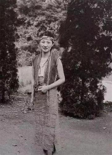 张学良亲手拍摄的赵四小姐老照片像极了现代一个女明星