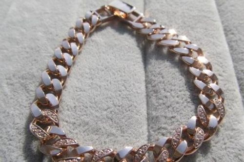 奢侈品男士手链受人欢迎的品牌总结奢侈品男士手链当属这些品牌