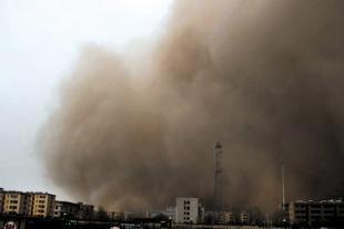 昨晚,甘肃民勤县风沙漫天供图/民勤气象局