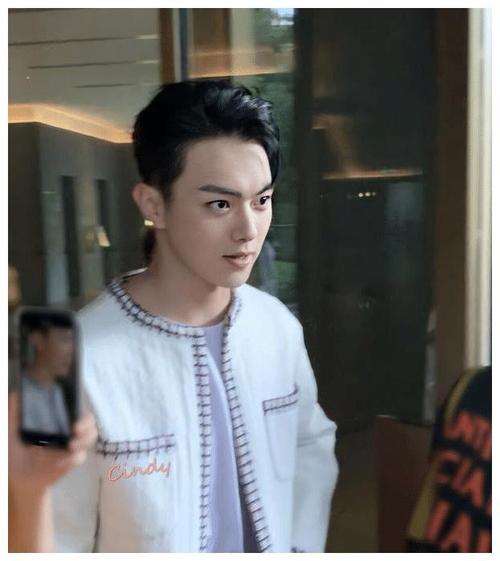 许凯被爆大量素颜生活照,最后一张你绝对认不出!