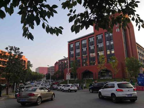 贵州大学(北校区)-"贵大北区里的小吃秒杀其他学校几条街,质量.