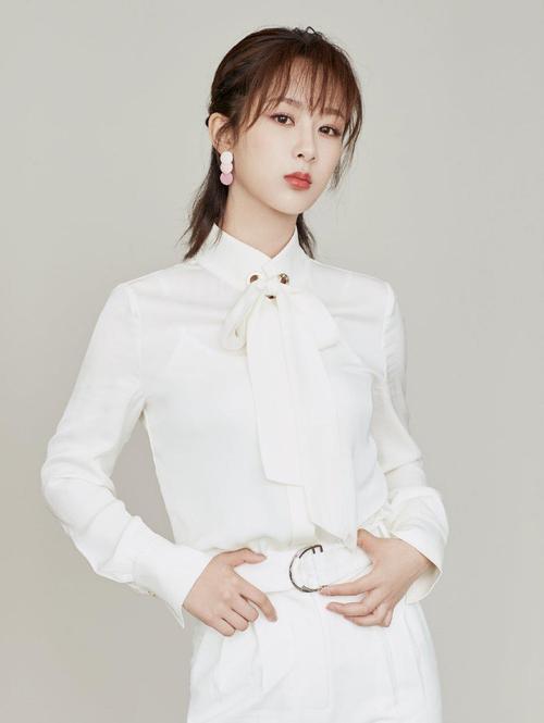 当然看过作品的观众都是很喜欢杨紫和李现爱剧中的表现的,毕竟男女