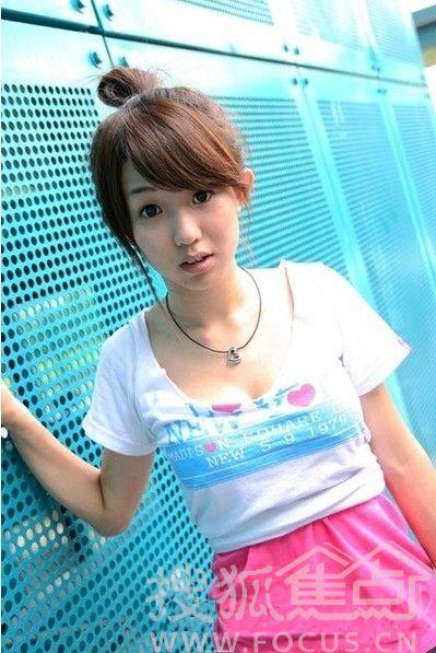"童颜巨乳"郭书瑶热舞走光 性感家居照曝光