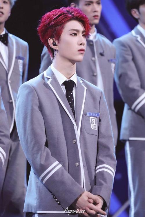 毕业快乐ninepercent的范丞丞 丞星们接你回家