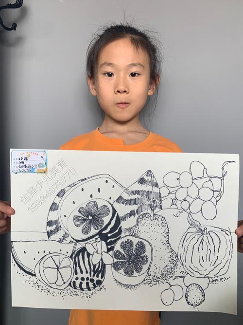 水果组合 这节课我们运用点线面的方式表现了各种水果造型特征,是不是