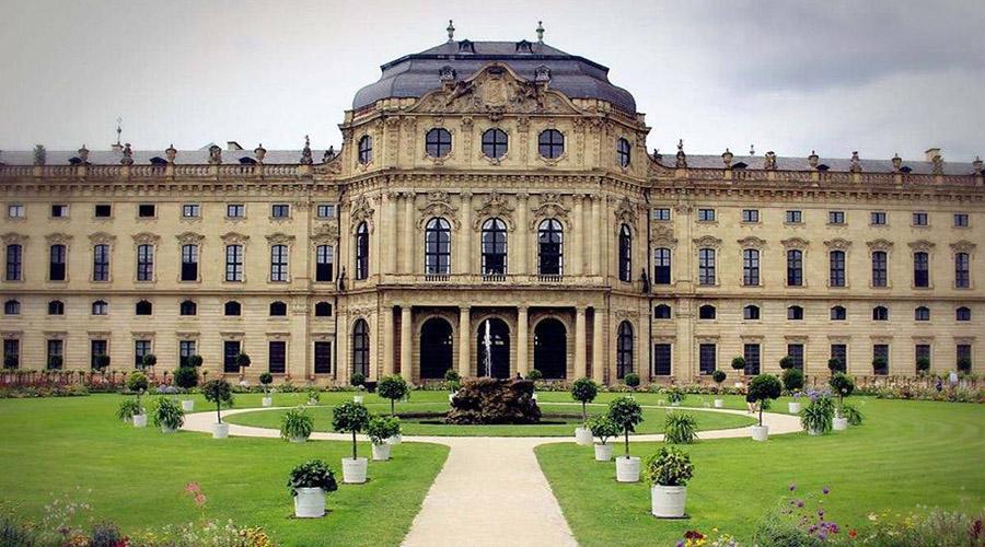 维尔茨堡宫   德国最恢宏的巴洛克式建筑,建于18世纪