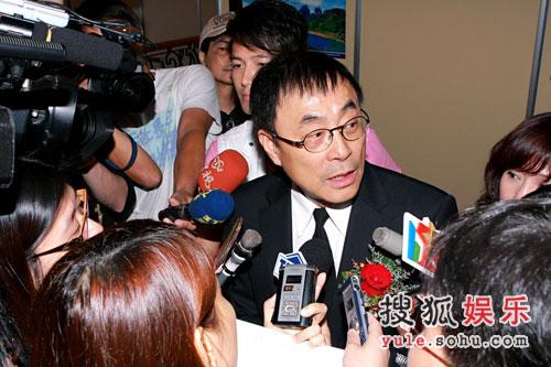 正文   搜狐娱乐讯郑欣宜4日联同刘家昌及陈淑芬一向出席江西龙虎山