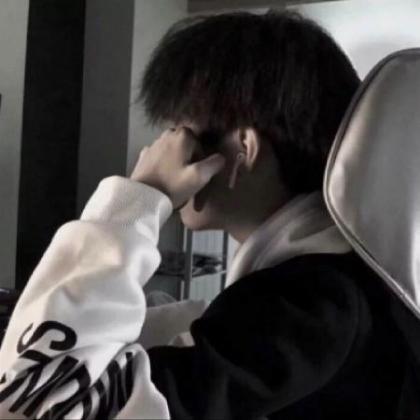 标题为:(男生帅气的头像霸气高冷 适合年轻男生用的头像)是由qq头像网