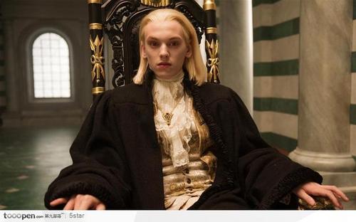 暮光之城之三:新月电影剧照--吸血鬼欧洲贵族