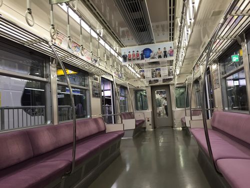 日本,大阪,旅行,电车乡下空荡荡的车厢.