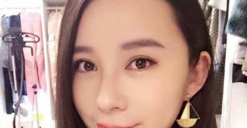 李炜托奶门图片原照获封为托奶李天王