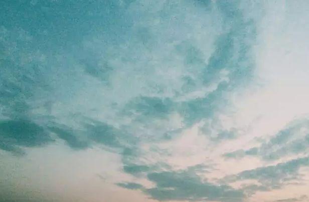 「为什么天青色要等烟雨?」