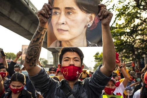 图集聚焦缅甸政变军方接管政权民众抢购食物