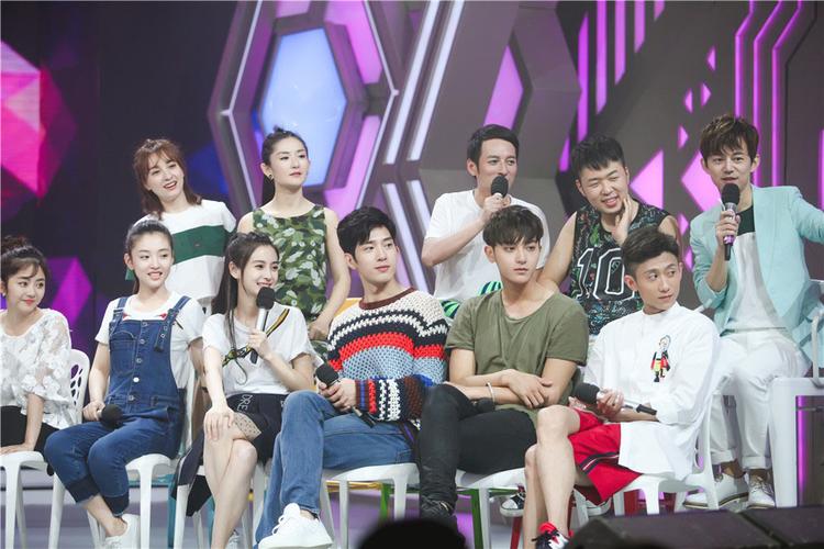 张一山黄子韬表情包pk 井柏然杨颖《快乐大本营》虐狗组图