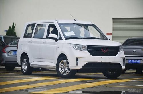 重庆五菱宏光多少钱 五菱宏光七座报价