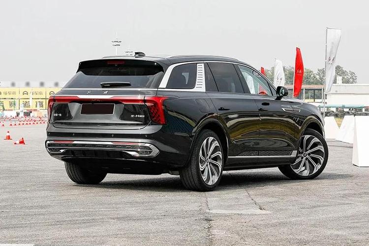 2021款红旗hs9正式亮相30t8at竞争宝马x7