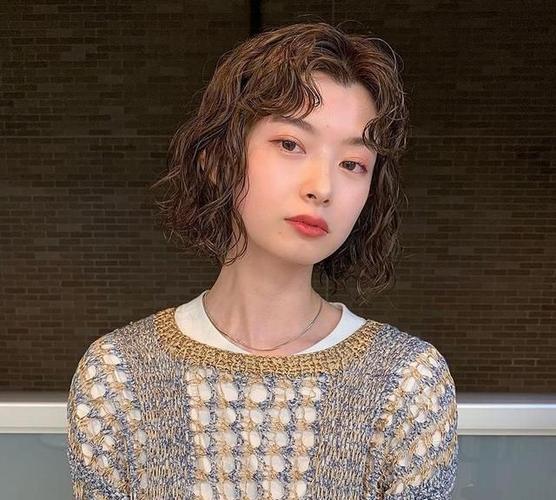 已经在韩国时尚圈好一阵子的木马卷一直以来是许多韩国女生首选的短发