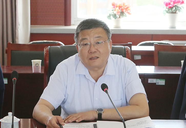 赤峰市政协副主席于凤先一行来赤峰学院开展实地调研