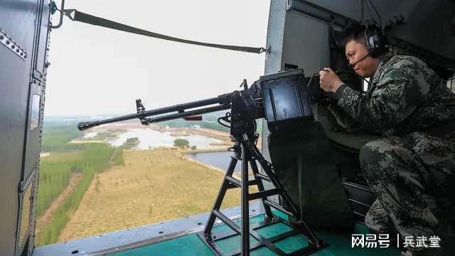国产直升机舱门机枪亮相127机枪可升级加特林或提升射界范围