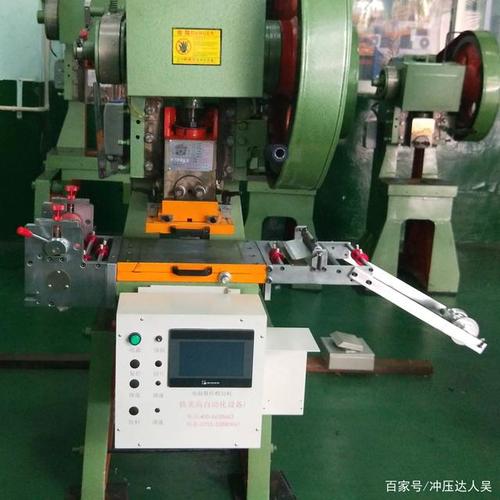 2,当然冲床需要配好上,下板,方便安装模切模具(例如刀模,雕刻模等) 3