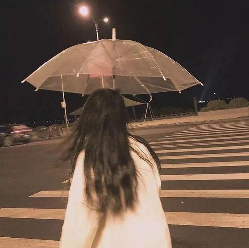 头像| 每座城市都会下雨 就像我走到哪里都会想你