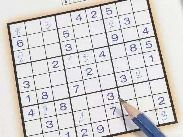 数独"(sudoku)一词来自日语,意思是"单独的数字"或"只出现一次的数字"