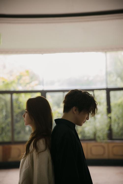 简介:戚薇薛之谦天外来物mv图片,分享一组戚薇图片给大家,图中的明星