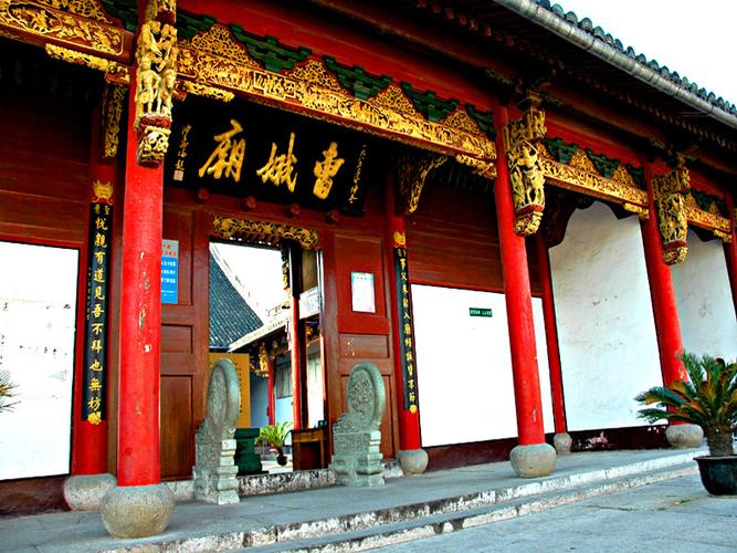  p>峰山道场位于绍兴市上虞区曹娥街道梁巷村境内东北方,104国道北侧