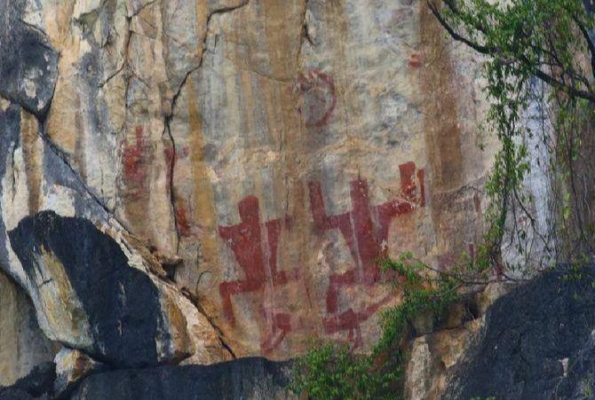 峭壁上的鬼影左江花山岩画
